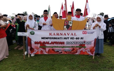 Meriah! MA Salafiyah Bantarsari Ikuti Karnaval HUT RI ke-80