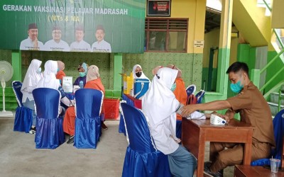 Vaksinasi Tingkat Pelajar MA dan MTs Se-Kecamatan Bantarsari